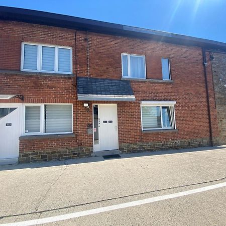 1-C Superbe Appartement Tres Calme Et Bien Decore Шарлеруа Экстерьер фото