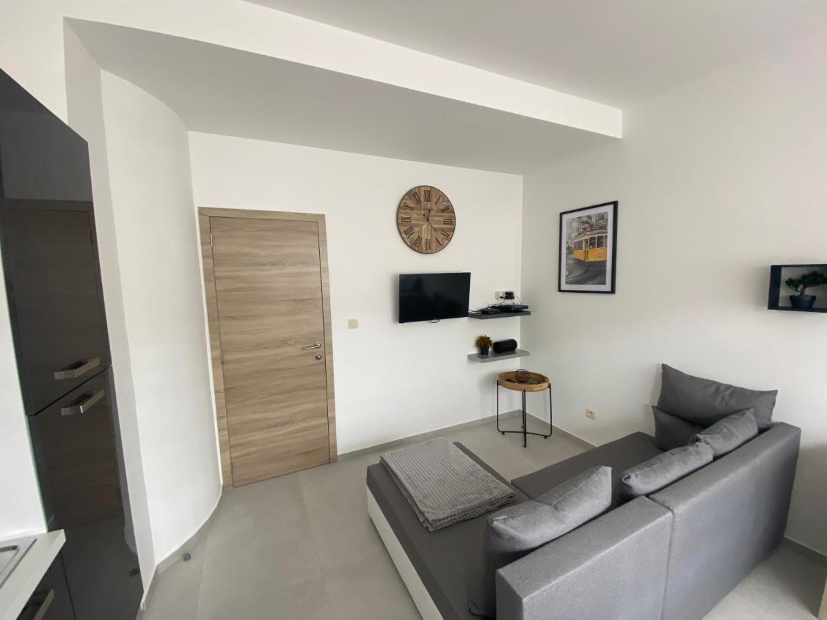 1-C Superbe Appartement Tres Calme Et Bien Decore Шарлеруа Экстерьер фото
