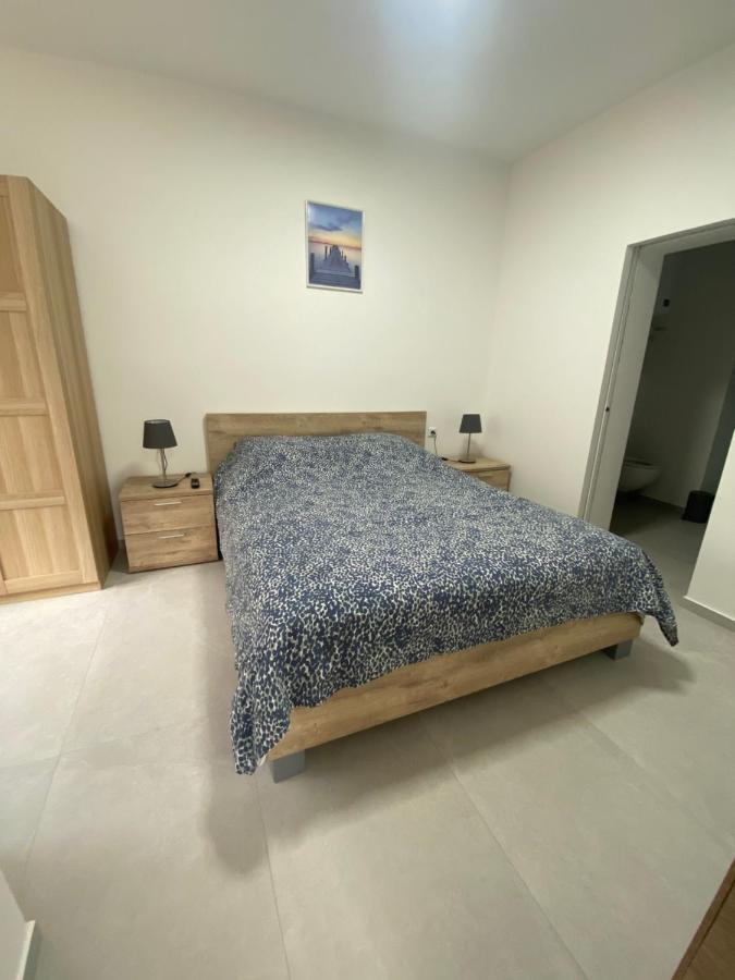 1-C Superbe Appartement Tres Calme Et Bien Decore Шарлеруа Экстерьер фото