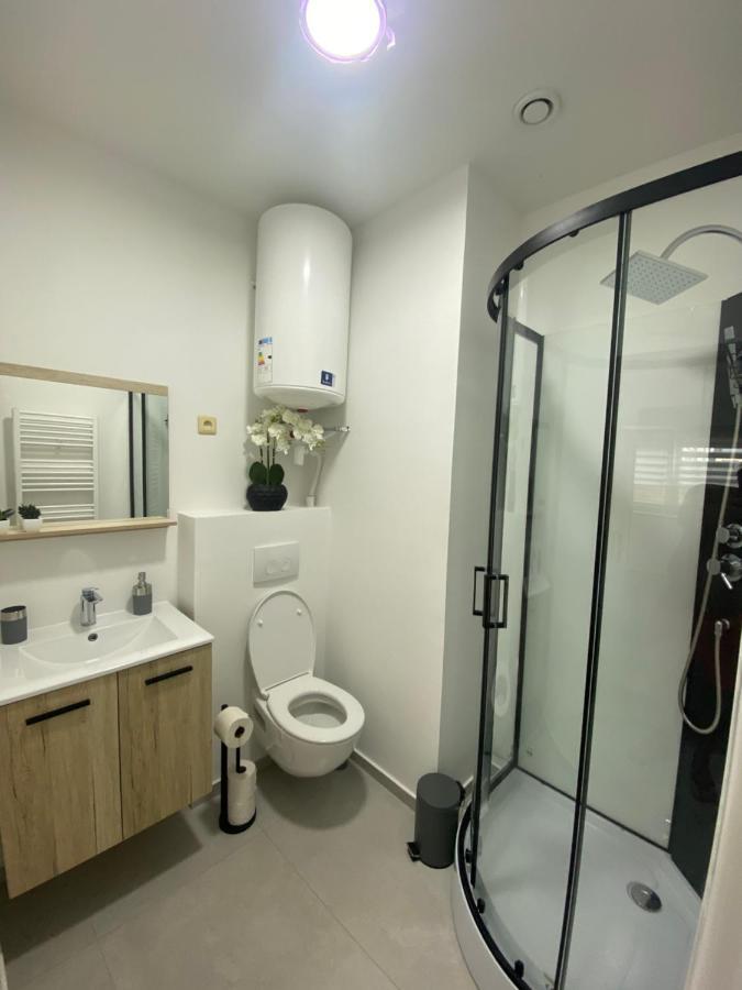 1-C Superbe Appartement Tres Calme Et Bien Decore Шарлеруа Экстерьер фото