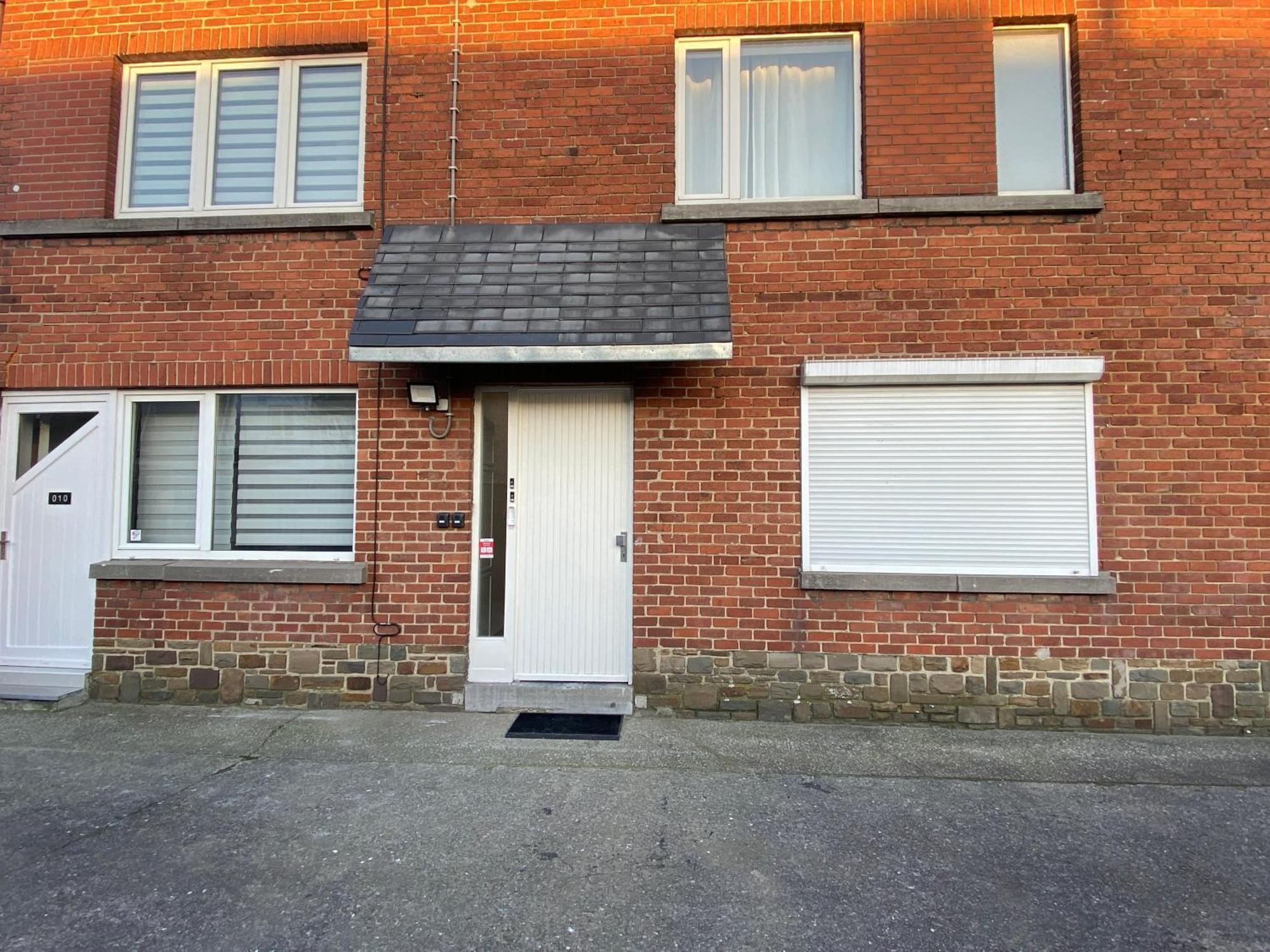 1-C Superbe Appartement Tres Calme Et Bien Decore Шарлеруа Экстерьер фото