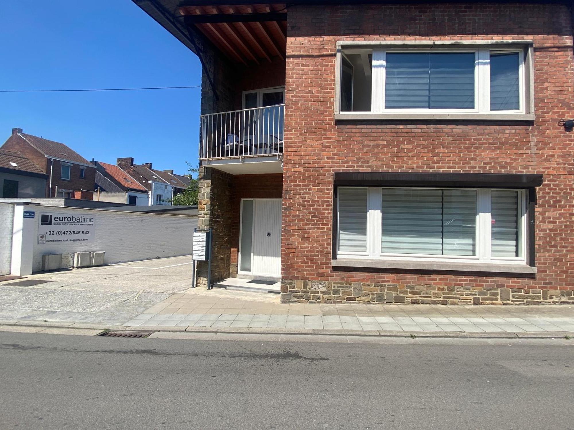 1-C Superbe Appartement Tres Calme Et Bien Decore Шарлеруа Экстерьер фото
